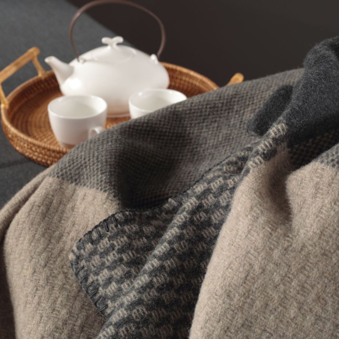 Merino vilnos pledas FRAME MOKKA