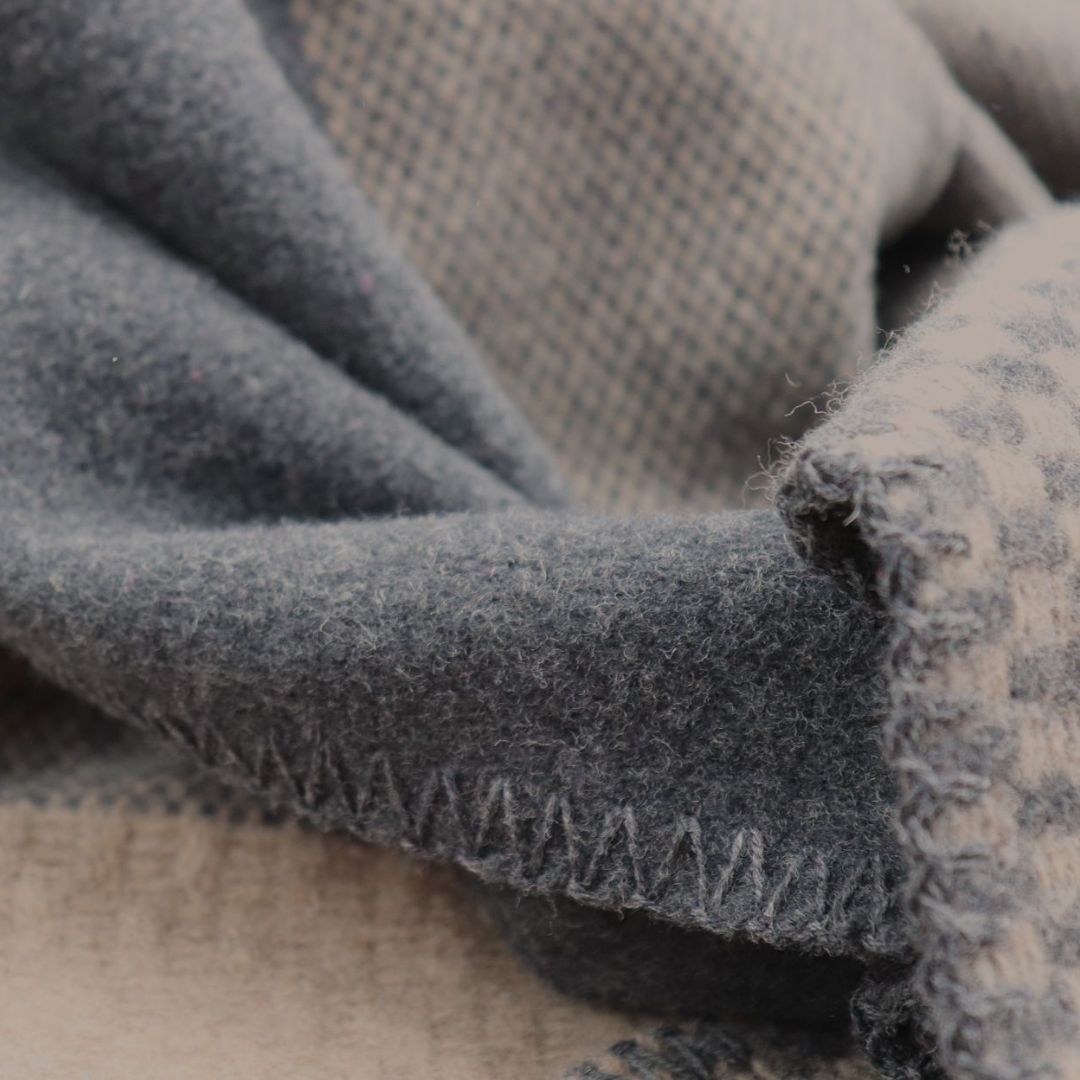 Merino vilnos pledas FRAME MOKKA